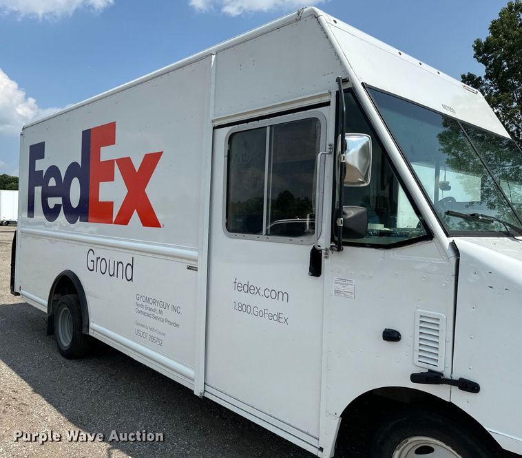 image for item DS5563 2022 Ford  E450 delivery truck