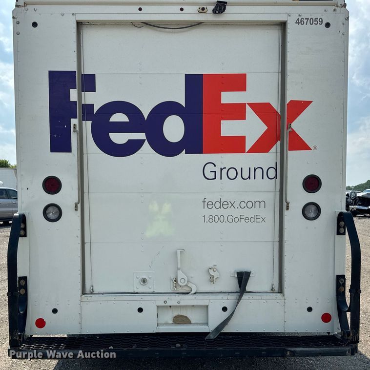 image for item DS5563 2022 Ford  E450 delivery truck