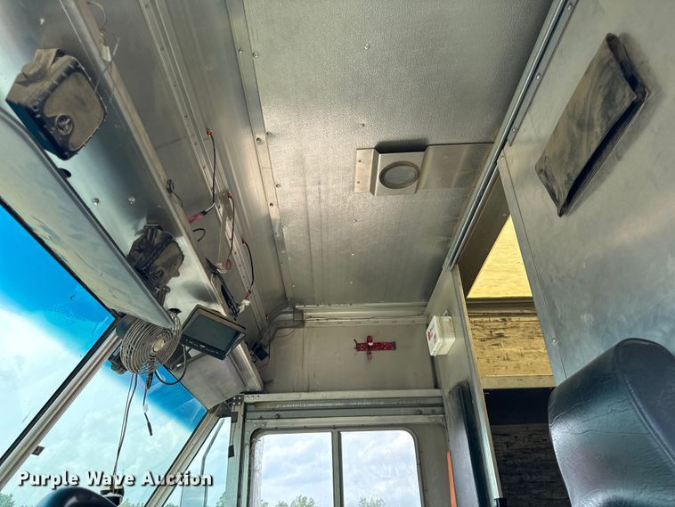 image for item DS5563 2022 Ford  E450 delivery truck