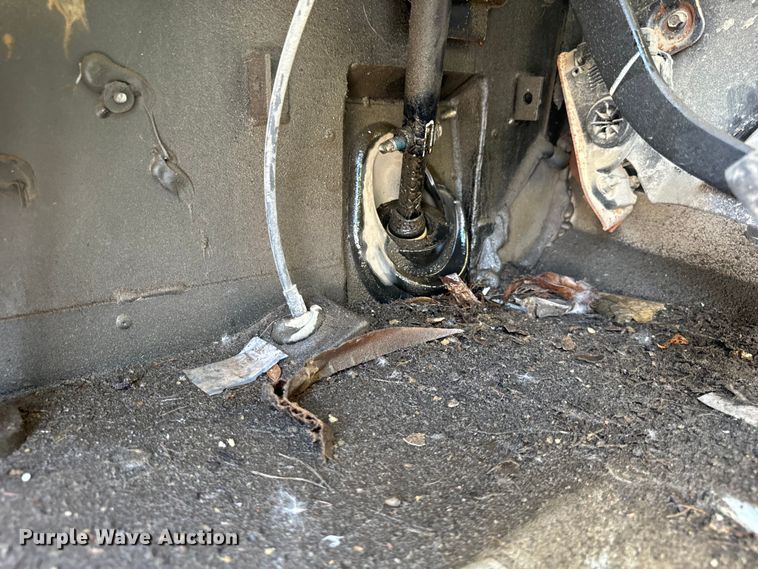 image for item DS5563 2022 Ford  E450 delivery truck