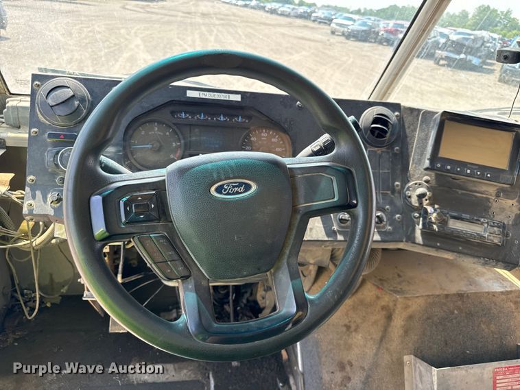 image for item DS5563 2022 Ford  E450 delivery truck