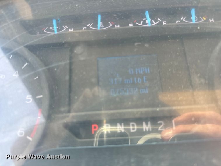 image for item DS5563 2022 Ford  E450 delivery truck