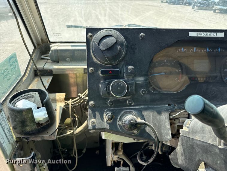 image for item DS5563 2022 Ford  E450 delivery truck