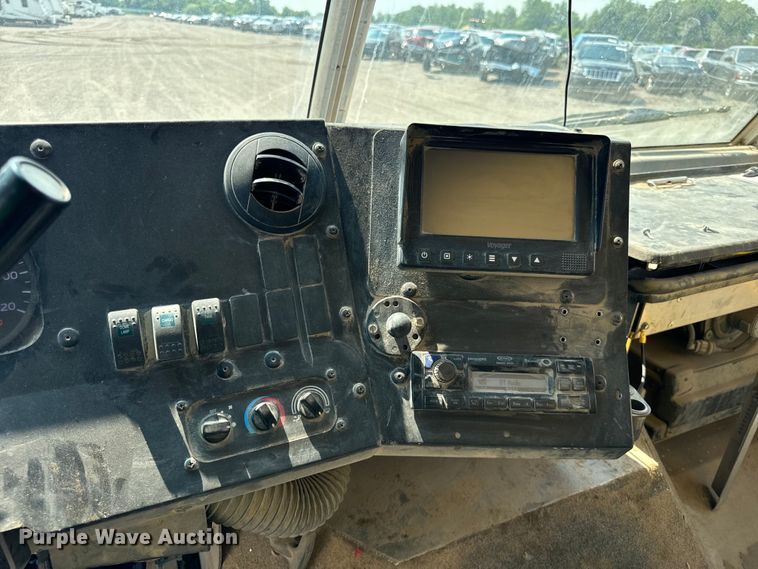 image for item DS5563 2022 Ford  E450 delivery truck