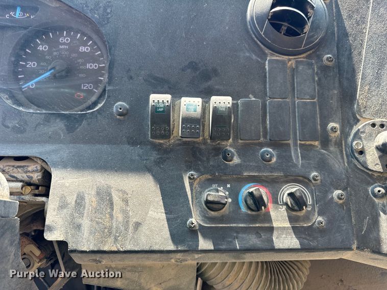 image for item DS5563 2022 Ford  E450 delivery truck