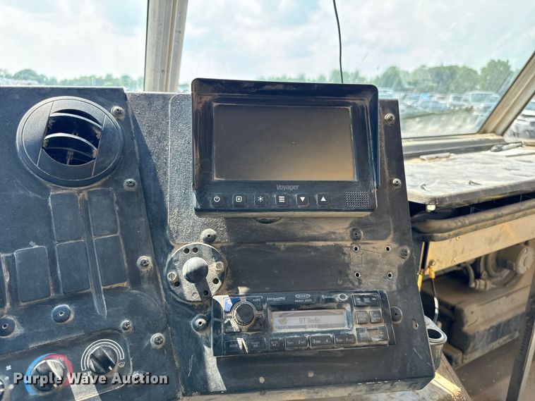 image for item DS5563 2022 Ford  E450 delivery truck