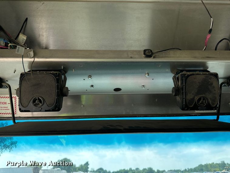 image for item DS5563 2022 Ford  E450 delivery truck