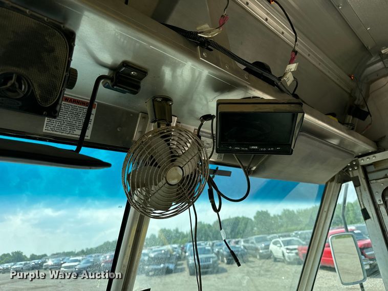 image for item DS5563 2022 Ford  E450 delivery truck