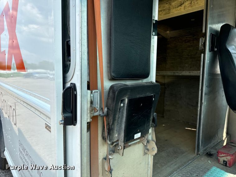 image for item DS5563 2022 Ford  E450 delivery truck