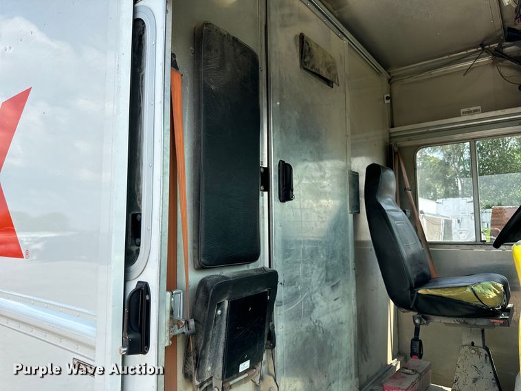 image for item DS5563 2022 Ford  E450 delivery truck