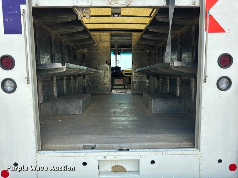 image for item DS5563 2022 Ford  E450 delivery truck