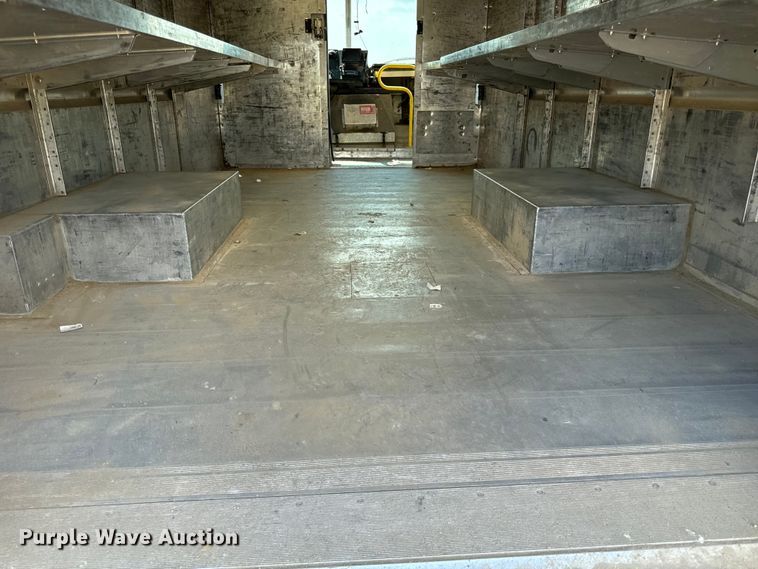 image for item DS5563 2022 Ford  E450 delivery truck