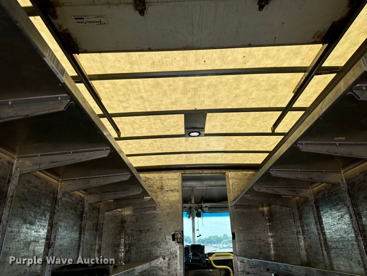 image for item DS5563 2022 Ford  E450 delivery truck