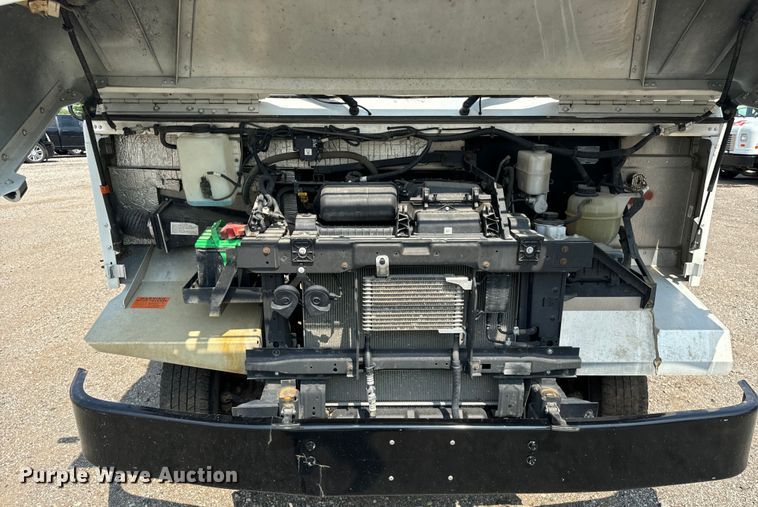 image for item DS5563 2022 Ford  E450 delivery truck