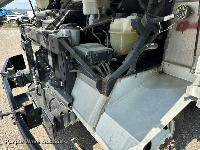 image for item DS5563 2022 Ford  E450 delivery truck