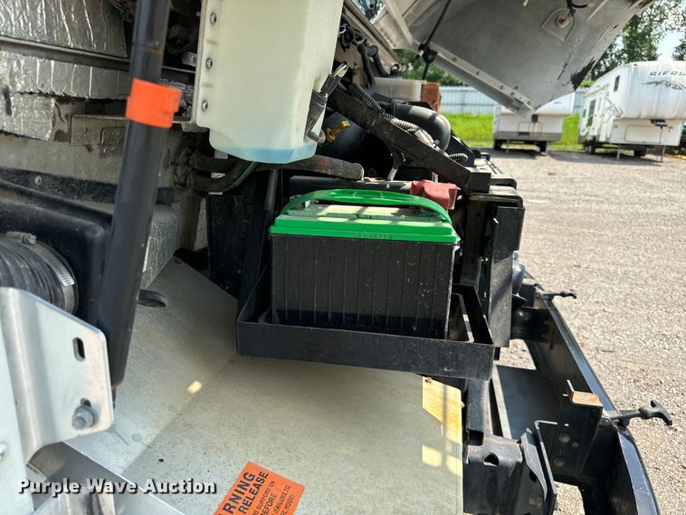 image for item DS5563 2022 Ford  E450 delivery truck