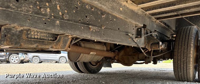 image for item DS5563 2022 Ford  E450 delivery truck