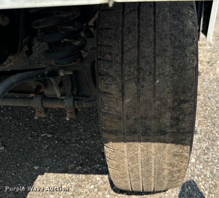 image for item DS5563 2022 Ford  E450 delivery truck