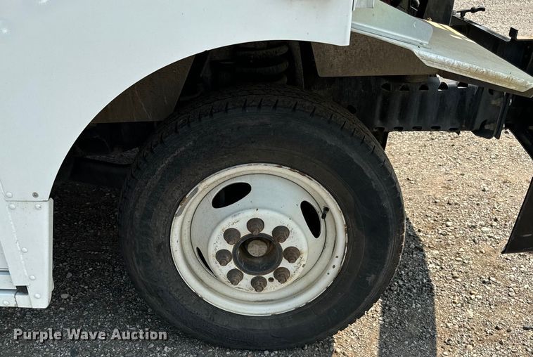 image for item DS5563 2022 Ford  E450 delivery truck