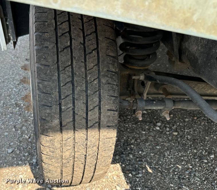 image for item DS5563 2022 Ford  E450 delivery truck