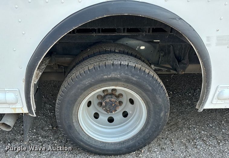 image for item DS5563 2022 Ford  E450 delivery truck