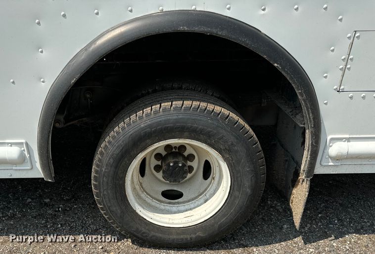 image for item DS5563 2022 Ford  E450 delivery truck