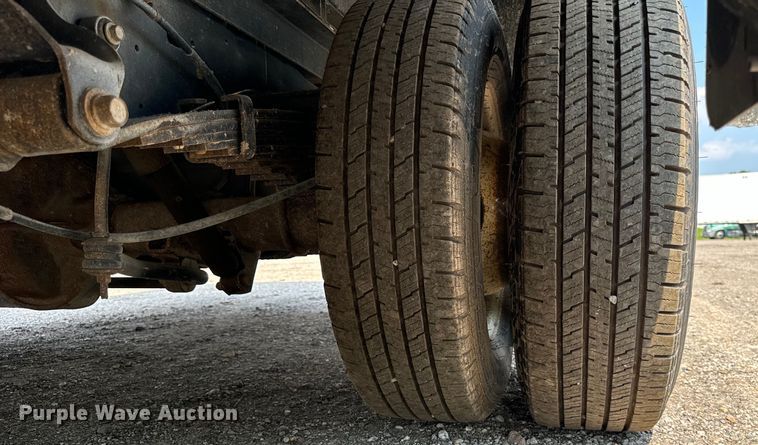 image for item DS5563 2022 Ford  E450 delivery truck