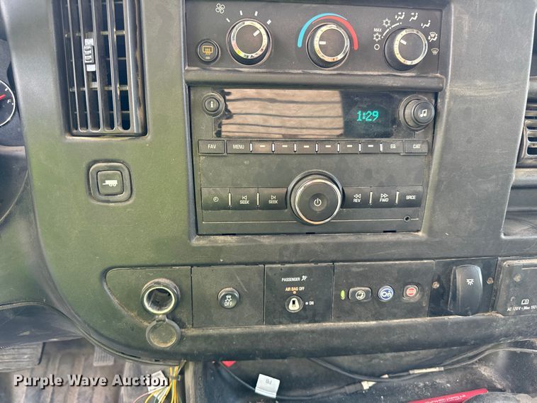 image for item DS5564 2021 GMC Savana G3500 delivery van