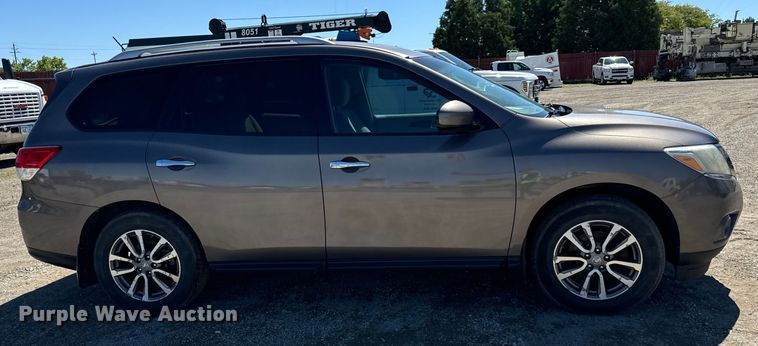 image for item DV5756 2013 Nissan  Pathfinder  SUV