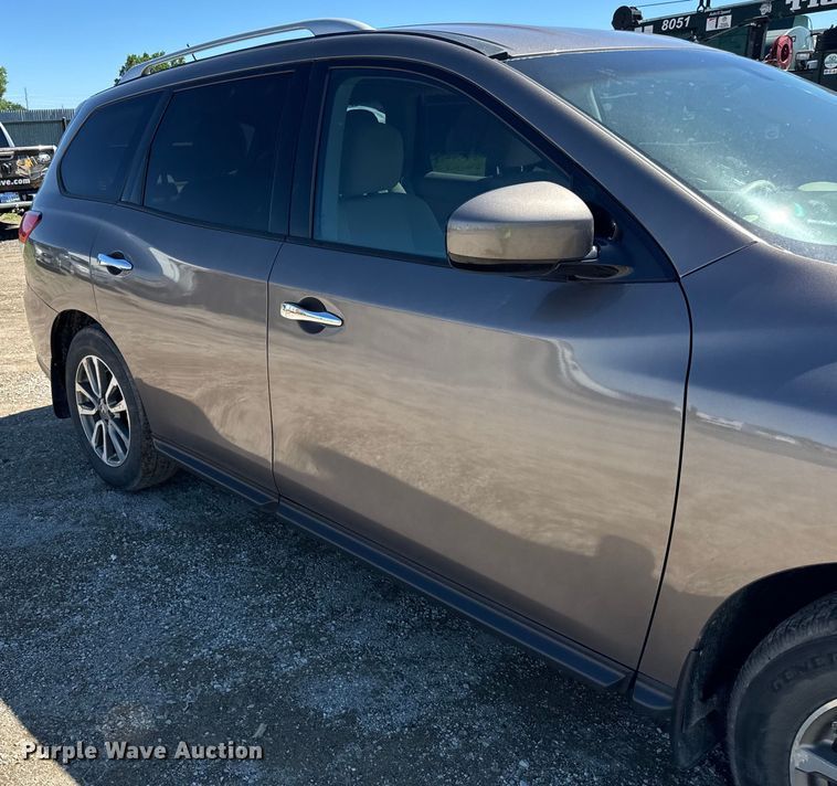 image for item DV5756 2013 Nissan  Pathfinder  SUV