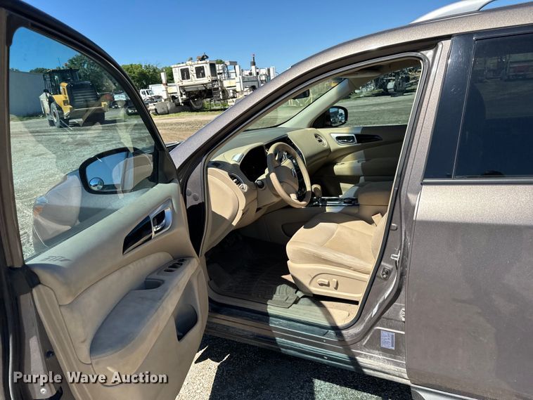 image for item DV5756 2013 Nissan  Pathfinder  SUV