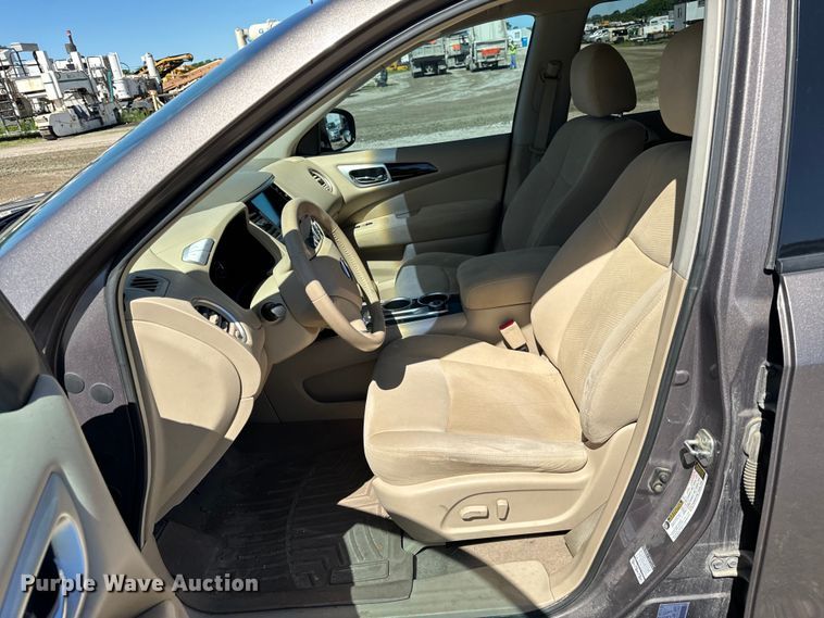 image for item DV5756 2013 Nissan  Pathfinder  SUV