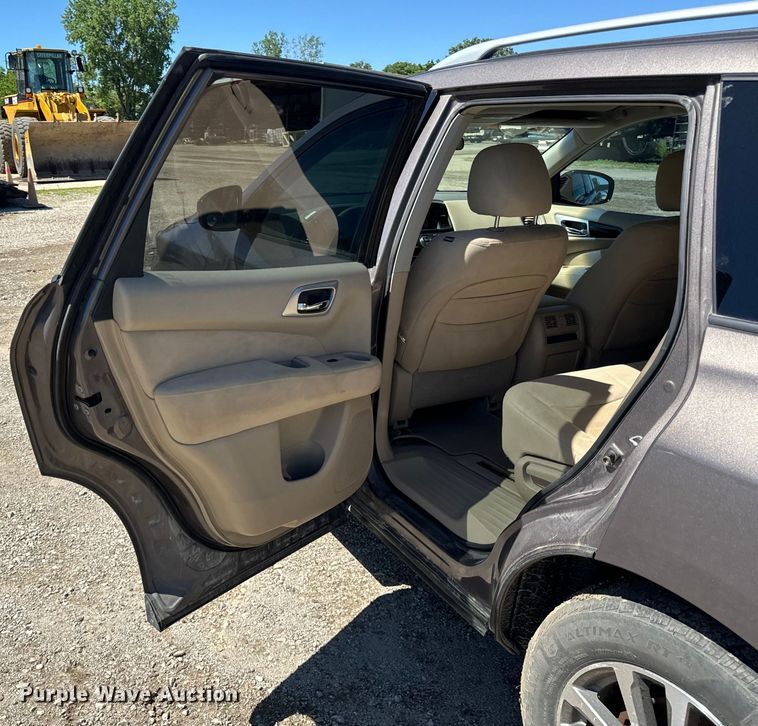 image for item DV5756 2013 Nissan  Pathfinder  SUV