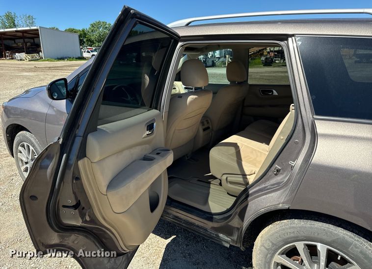 image for item DV5756 2013 Nissan  Pathfinder  SUV