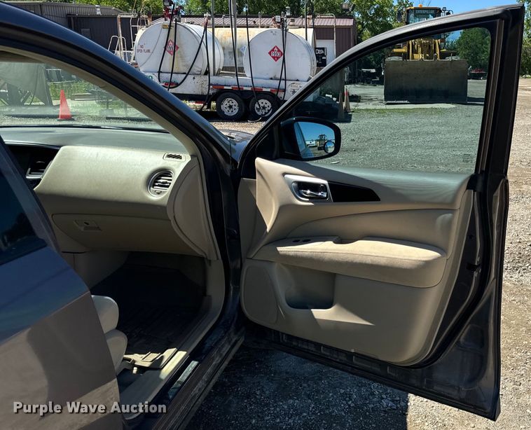 image for item DV5756 2013 Nissan  Pathfinder  SUV