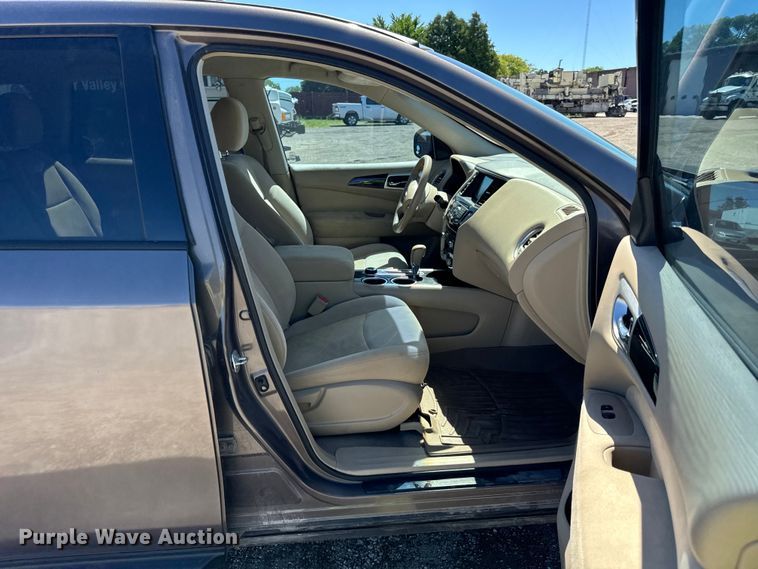 image for item DV5756 2013 Nissan  Pathfinder  SUV