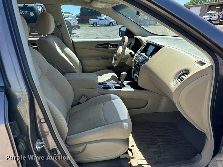 image for item DV5756 2013 Nissan  Pathfinder  SUV