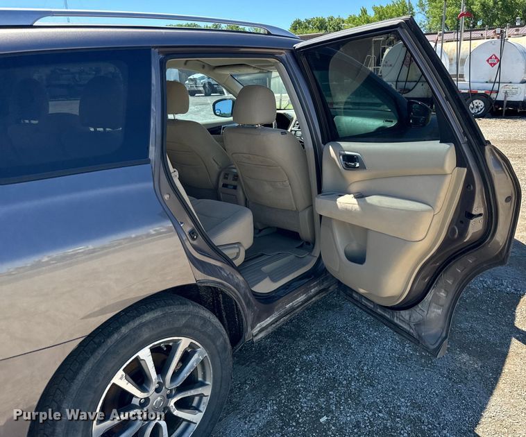 image for item DV5756 2013 Nissan  Pathfinder  SUV