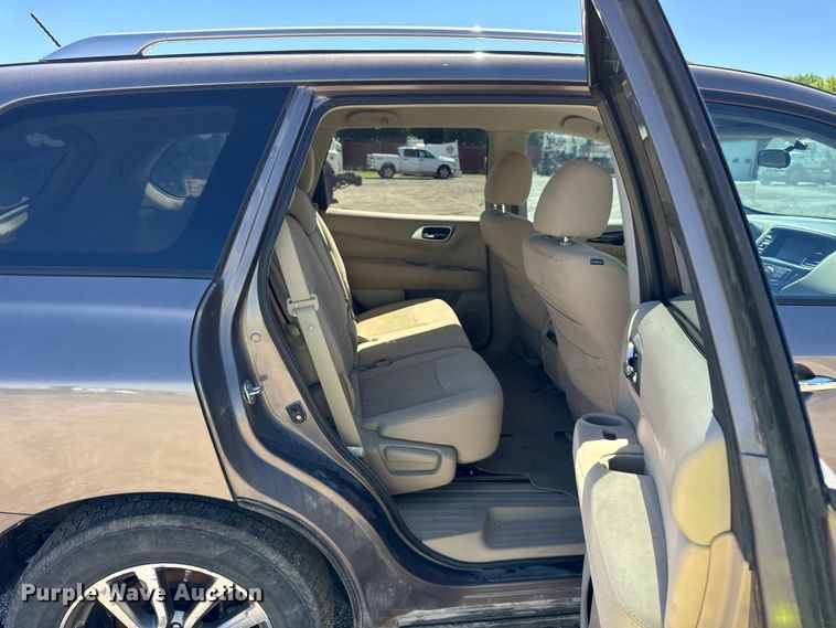 image for item DV5756 2013 Nissan  Pathfinder  SUV