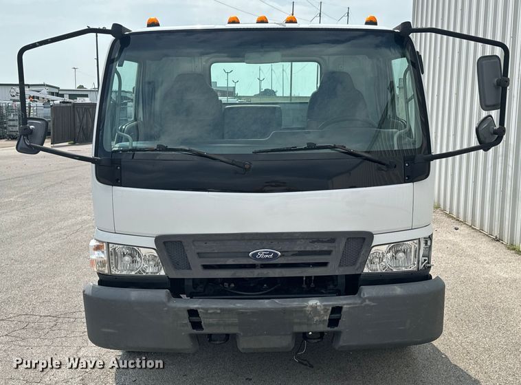 image for item DX0632 2006 Ford  LCF truck cab and chassis