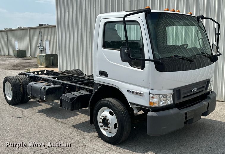 image for item DX0632 2006 Ford  LCF truck cab and chassis