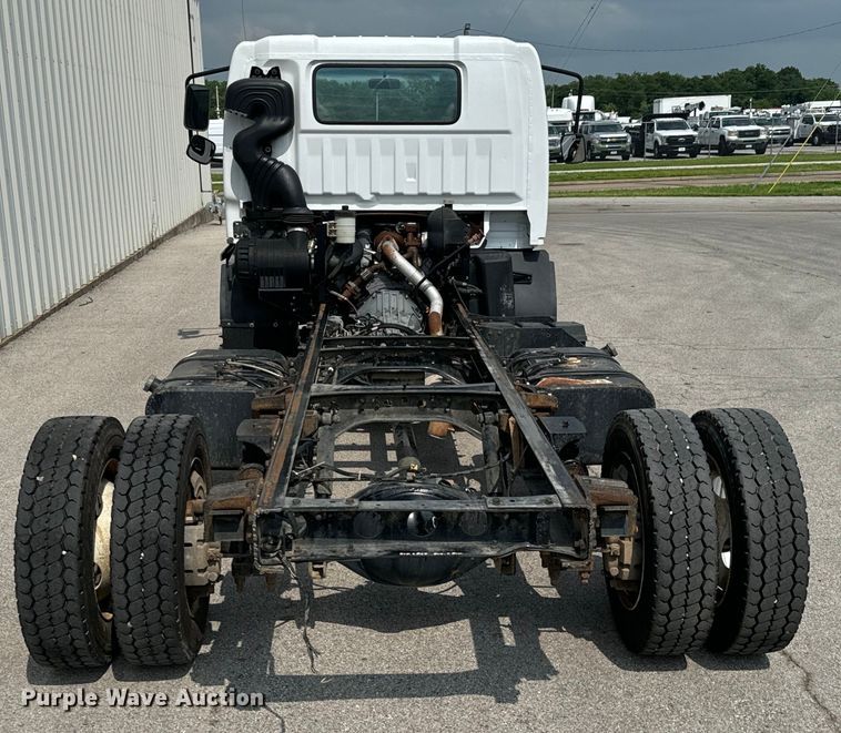 image for item DX0632 2006 Ford  LCF truck cab and chassis