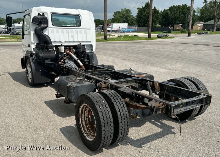 image for item DX0632 2006 Ford  LCF truck cab and chassis