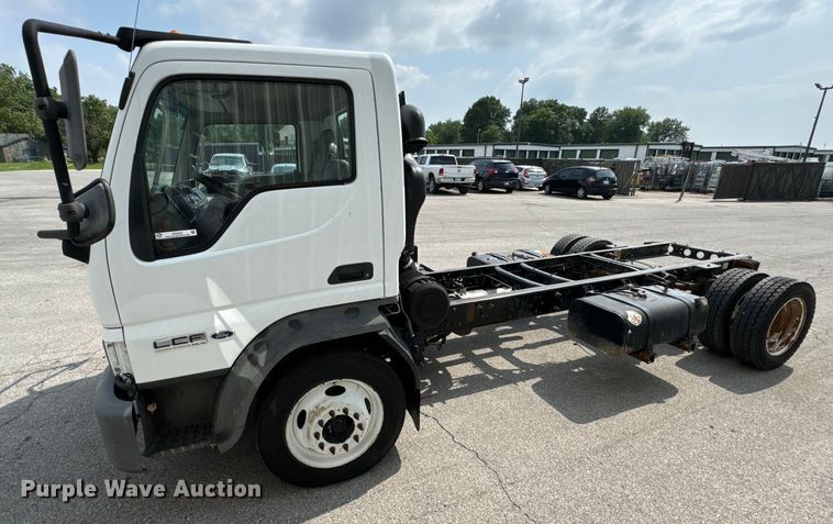 image for item DX0632 2006 Ford  LCF truck cab and chassis