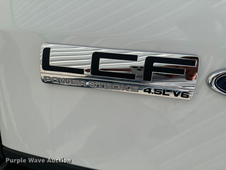 image for item DX0632 2006 Ford  LCF truck cab and chassis