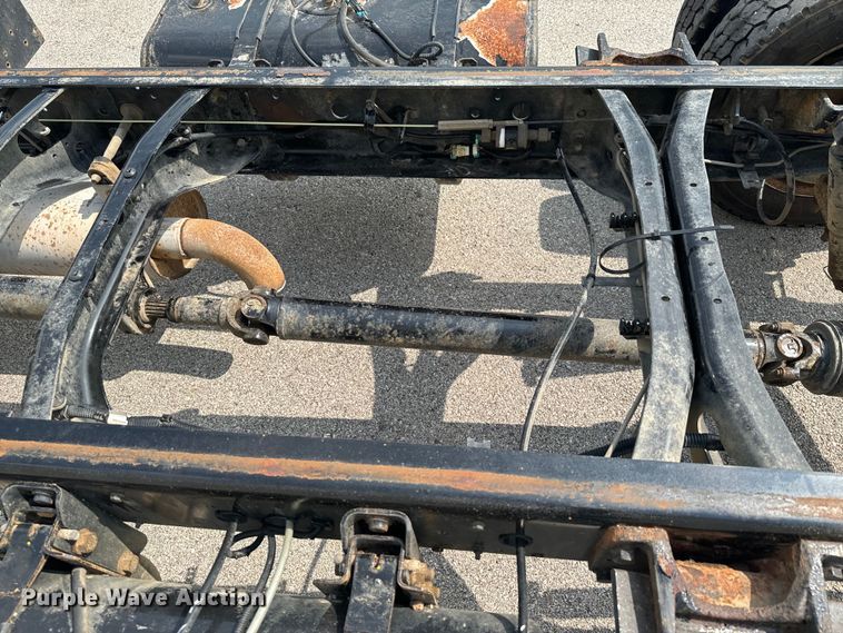 image for item DX0632 2006 Ford  LCF truck cab and chassis