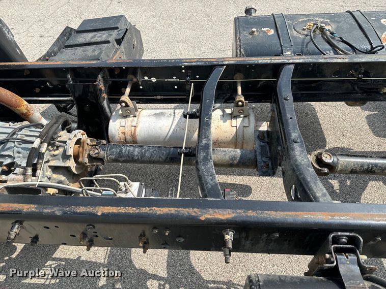 image for item DX0632 2006 Ford  LCF truck cab and chassis