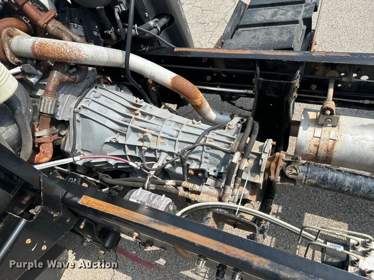 image for item DX0632 2006 Ford  LCF truck cab and chassis