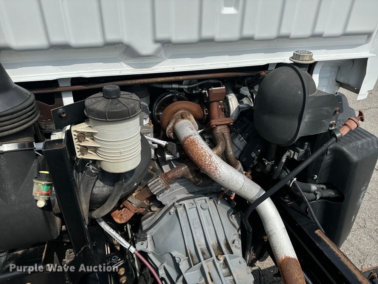 image for item DX0632 2006 Ford  LCF truck cab and chassis