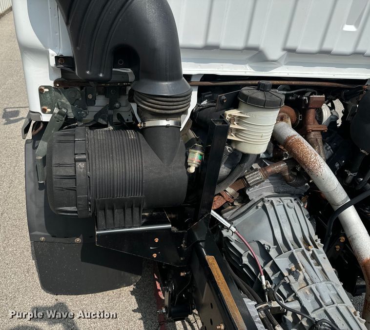 image for item DX0632 2006 Ford  LCF truck cab and chassis